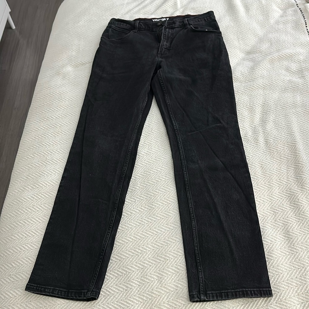 Black/grey jeans brand “wrangler” size 34x32 relaxed fit